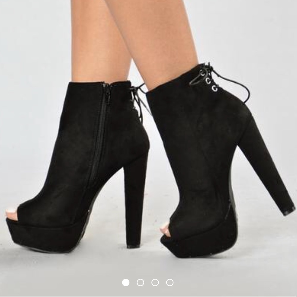 Peep toe bootie